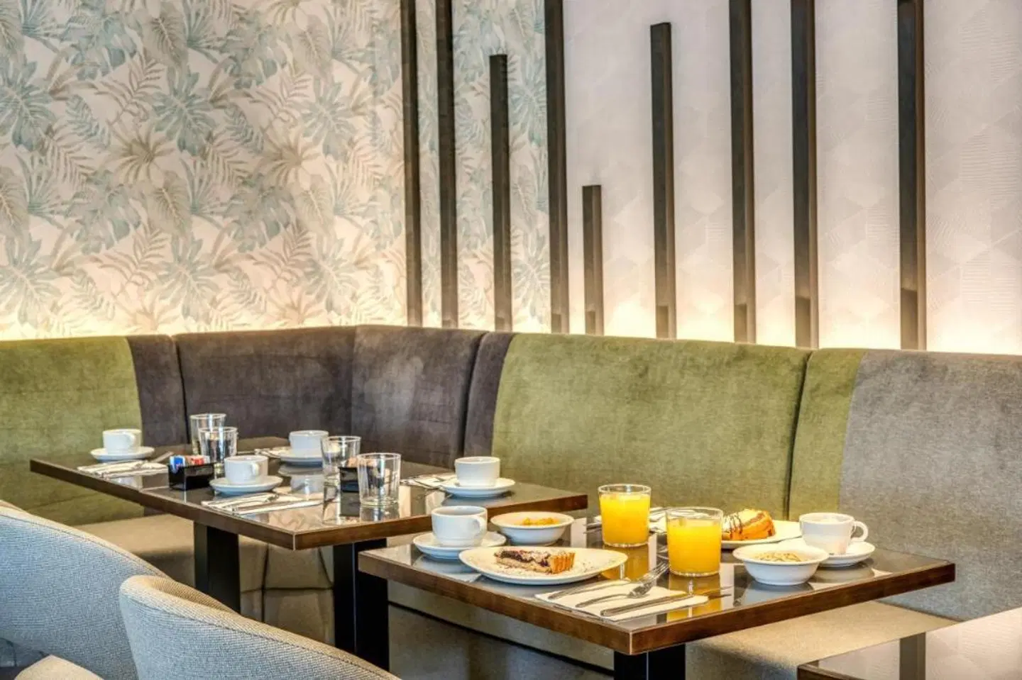 Hotel 77 Seventy-Seven Restaurant