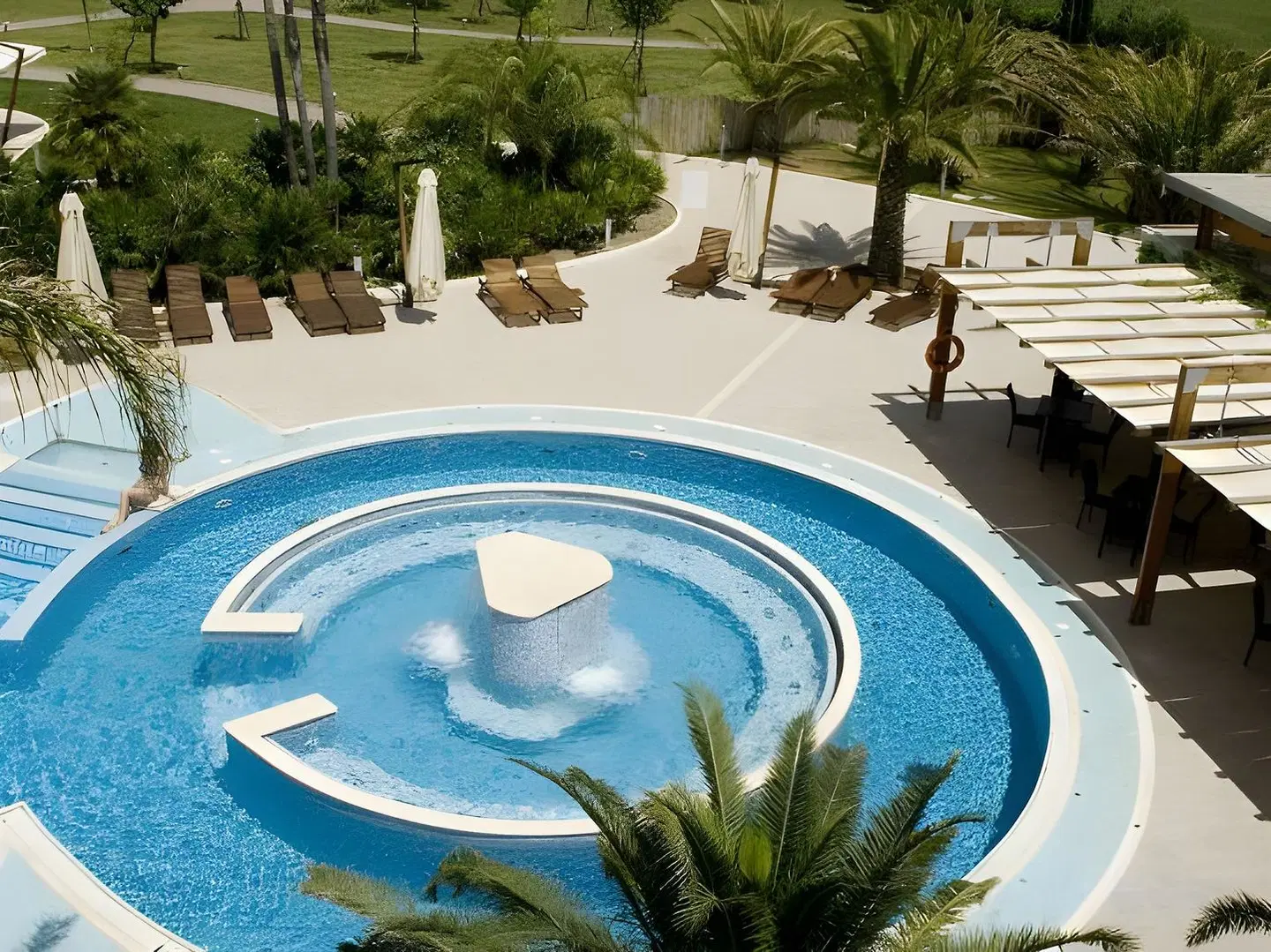 UNAHOTELS MH Matera OUTDOOR_POOL