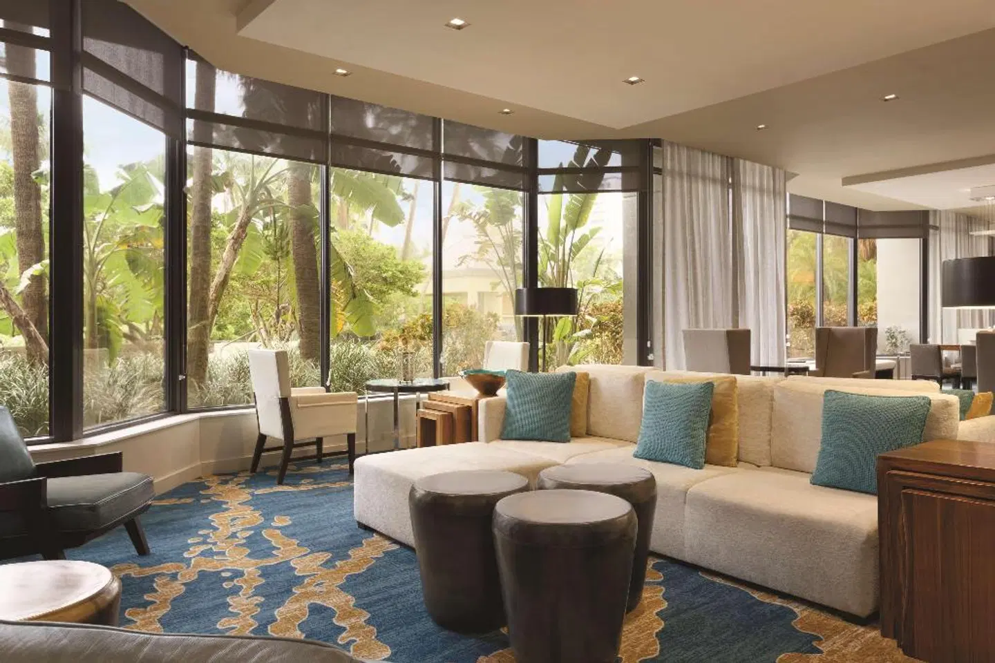 Hilton Miami Airport Blue Lagoon LOUNGE_LOBBY