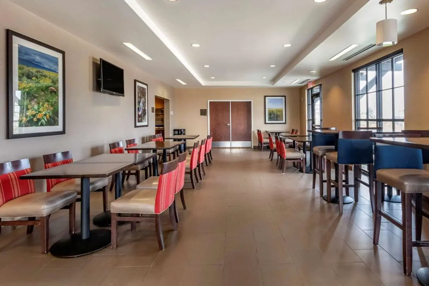 Comfort Suites Airport-University Bar