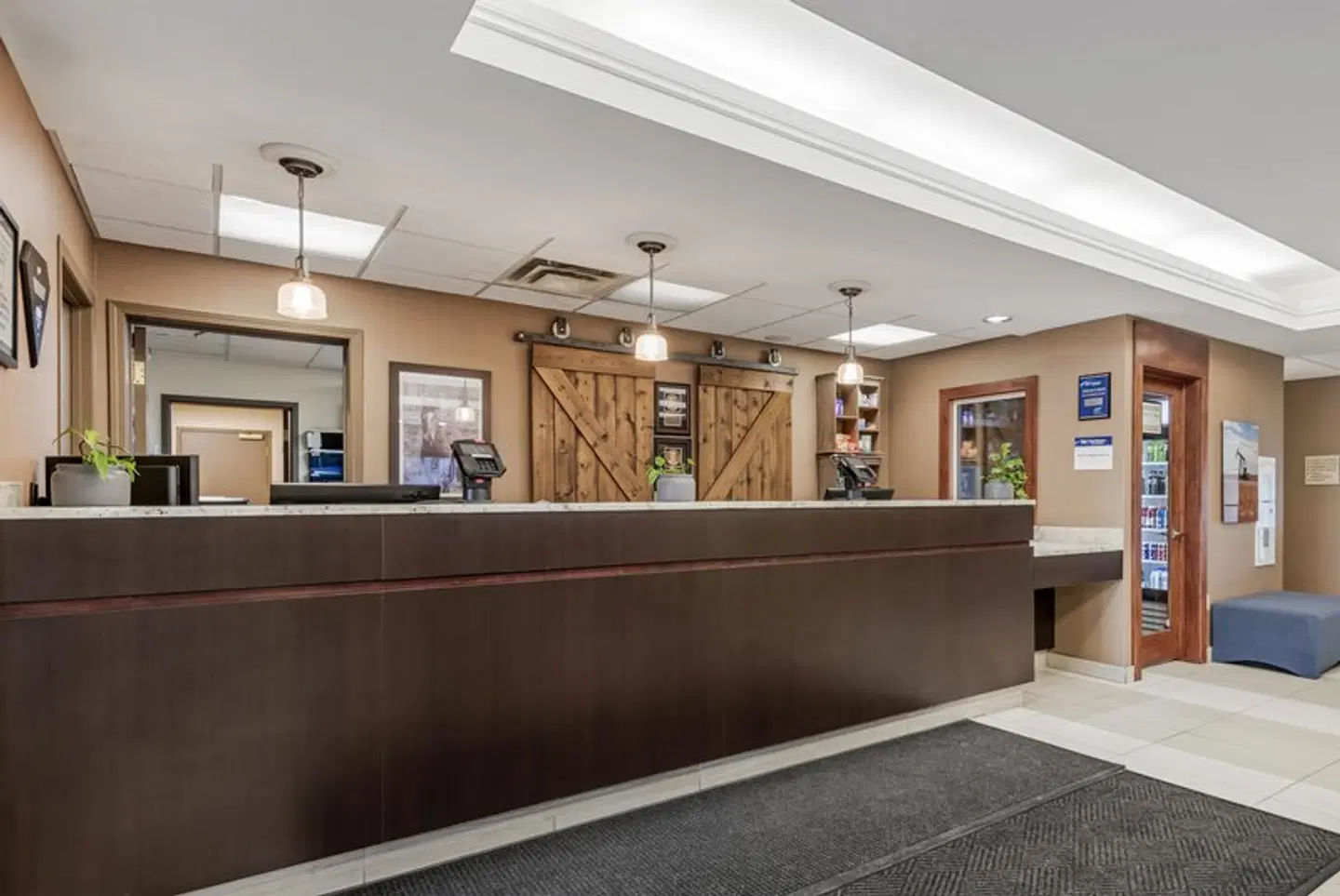 Best Western Plus Red Deer Inn & Suites LOUNGE_LOBBY