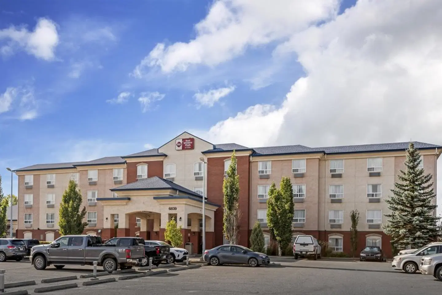Best Western Plus Red Deer Inn & Suites EXTERIOR