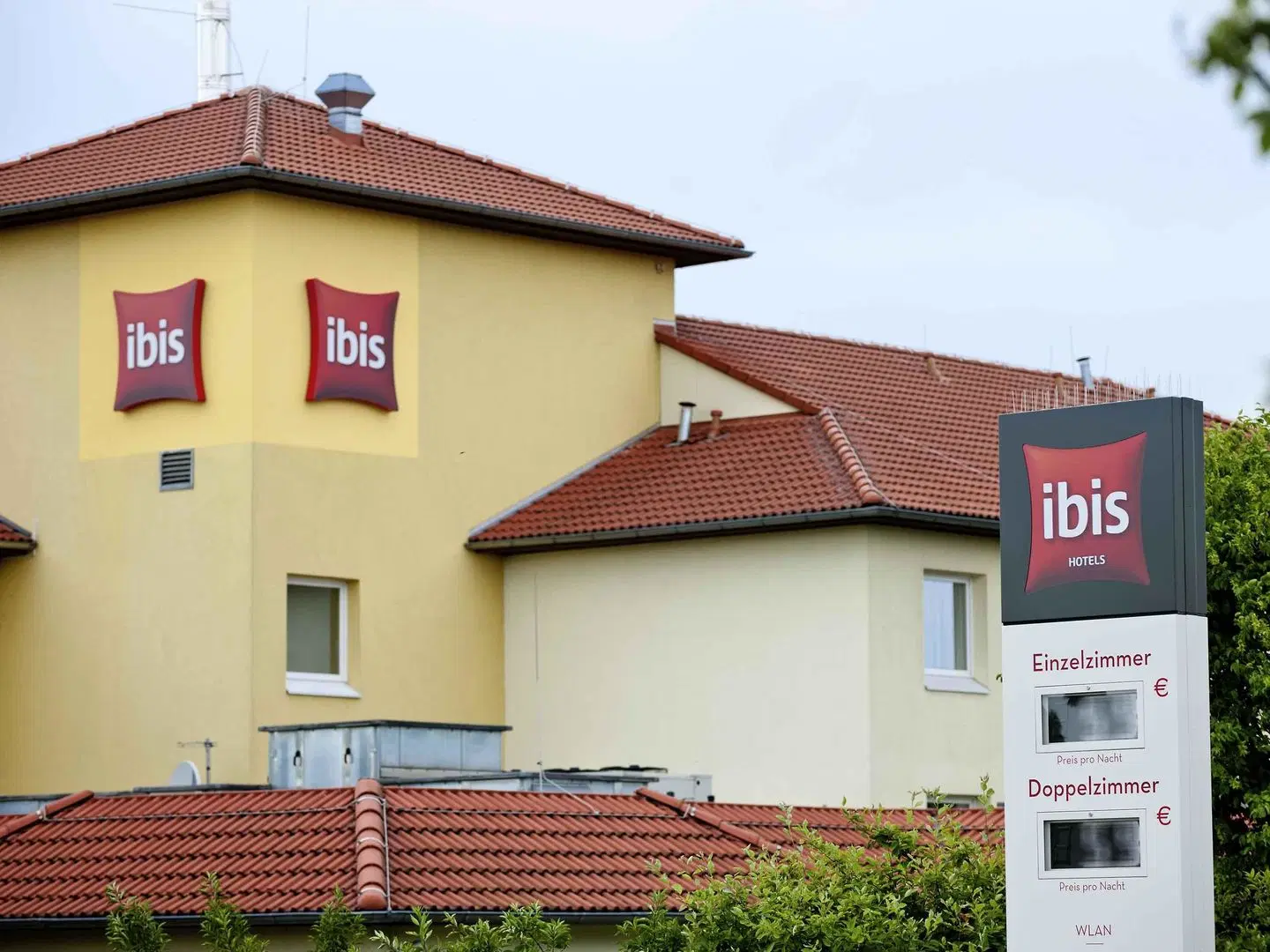 ibis Koeln Airport EXTERIOR