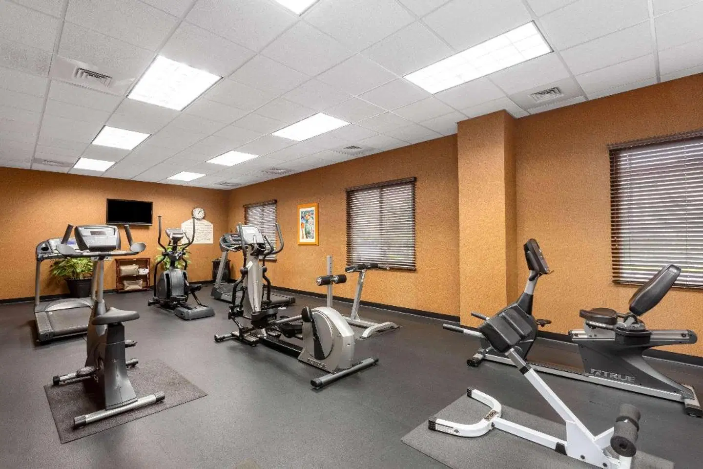 Hawthorn Extended Stay by Wyndham West Palm Beach SPORTS_AND_LEISURE