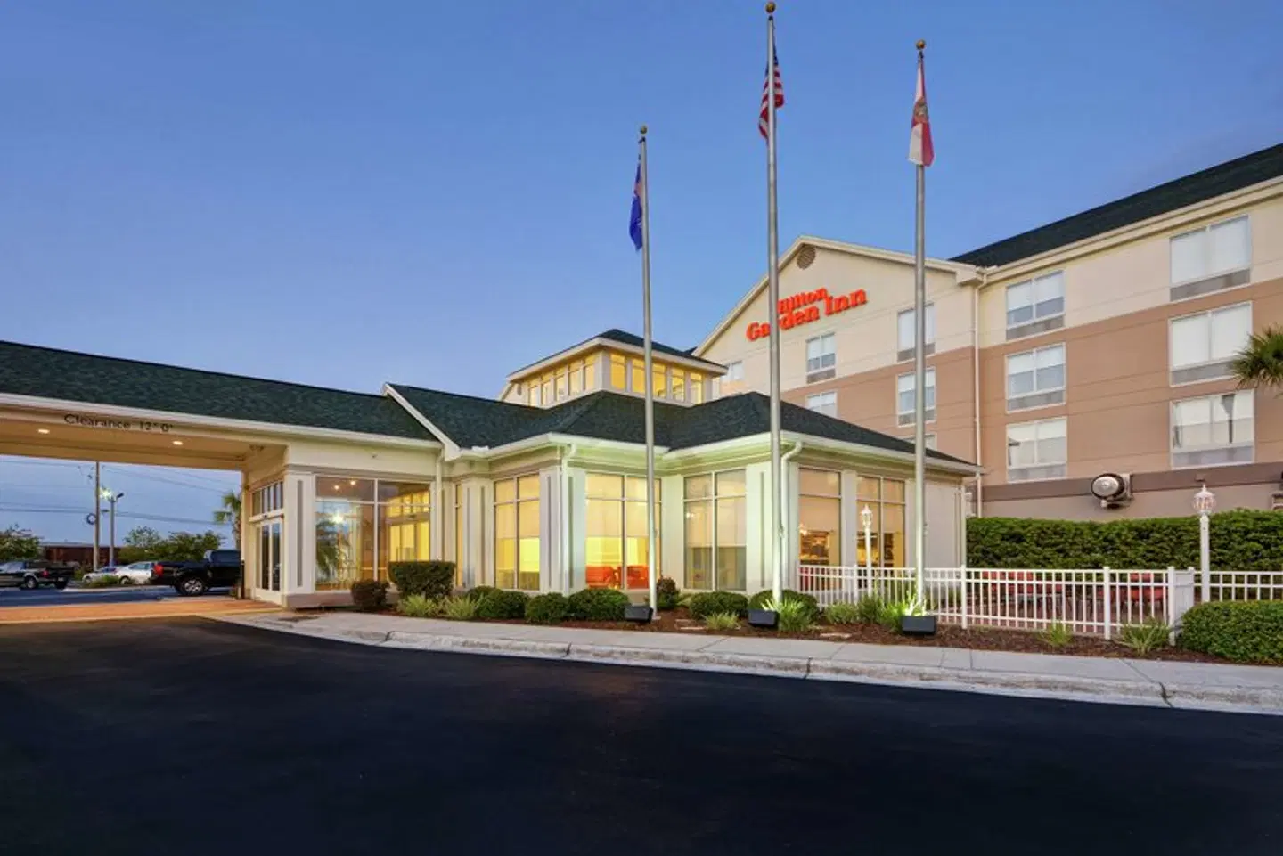 Hilton Garden Inn Panama City EXTERIOR
