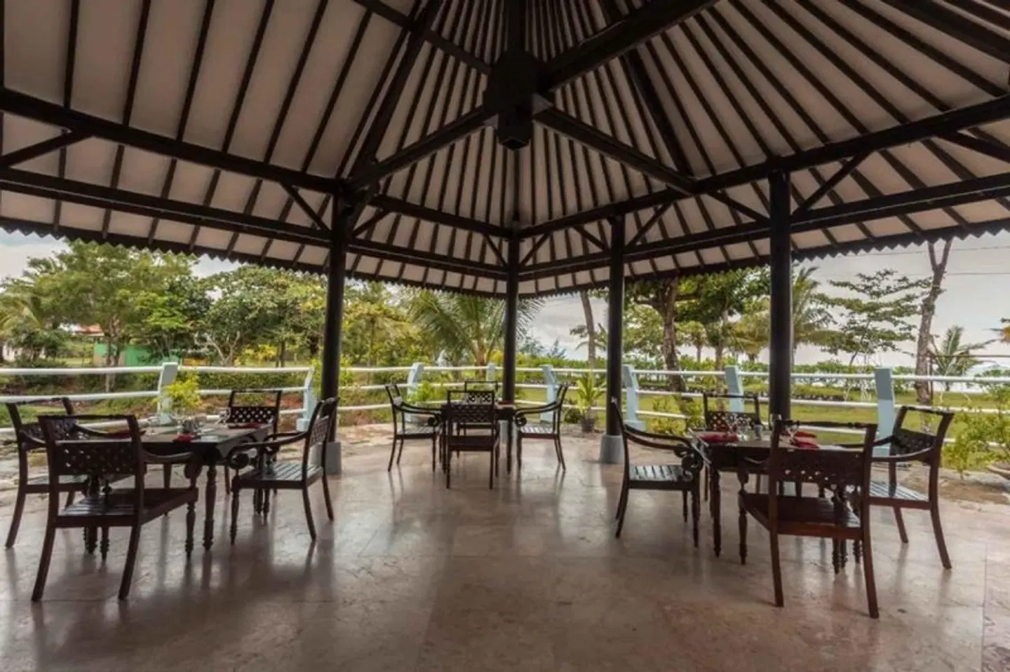 Lorin Belitung Hotel RESTAURANT