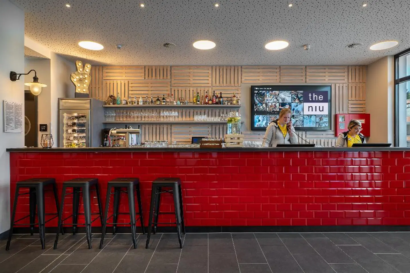 Holiday Inn - the niu, Keg Hamburg Ost Bar