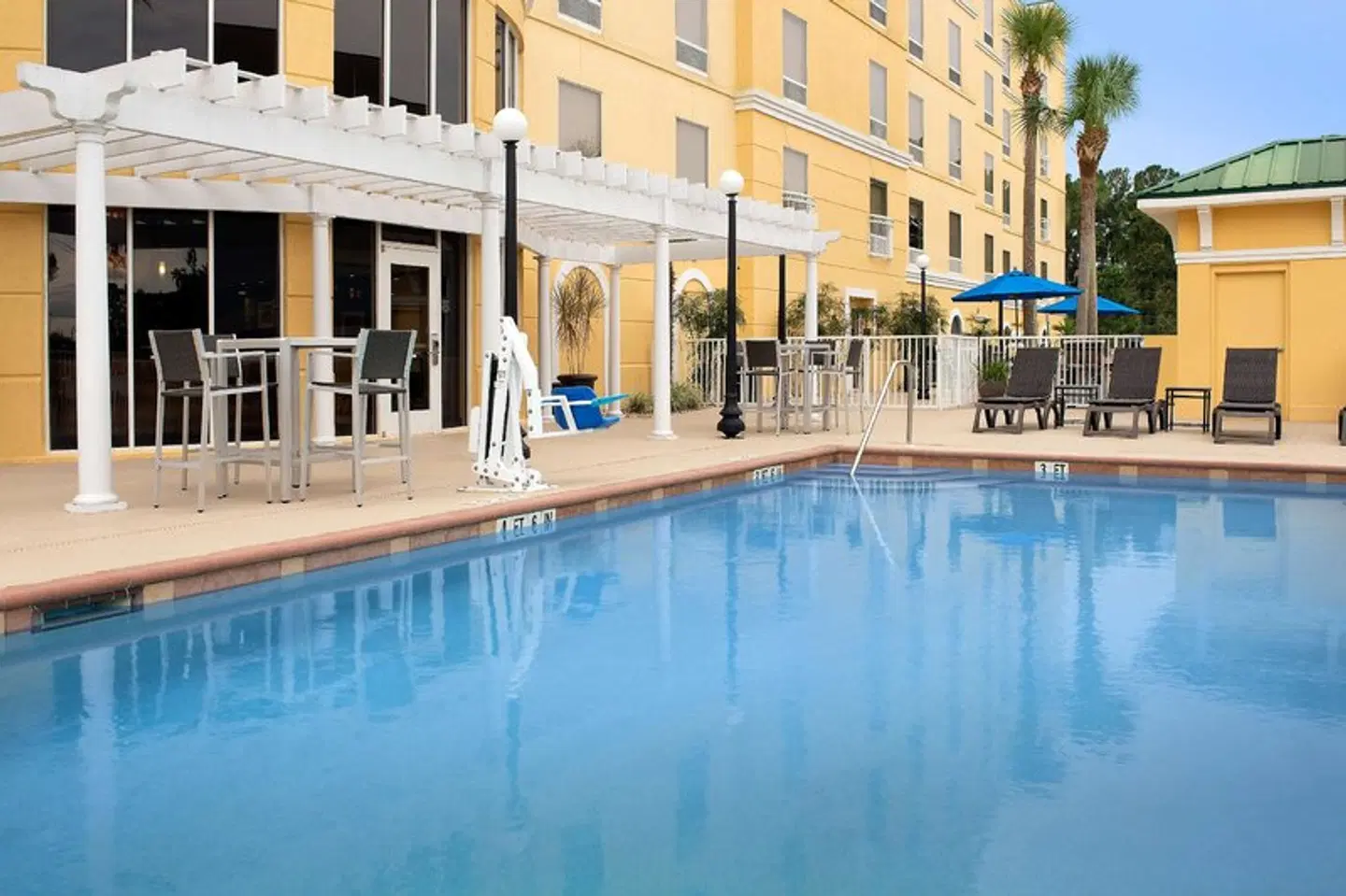 Hampton Inn & Suites Lake City OUTDOOR_POOL