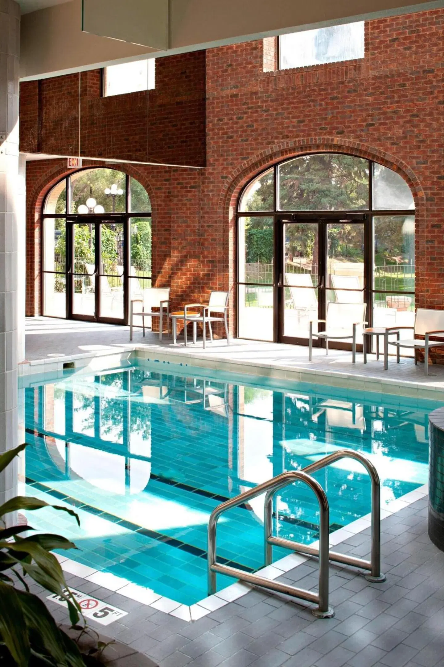Delta Hotels by Marriott Bessborough Hallenbad