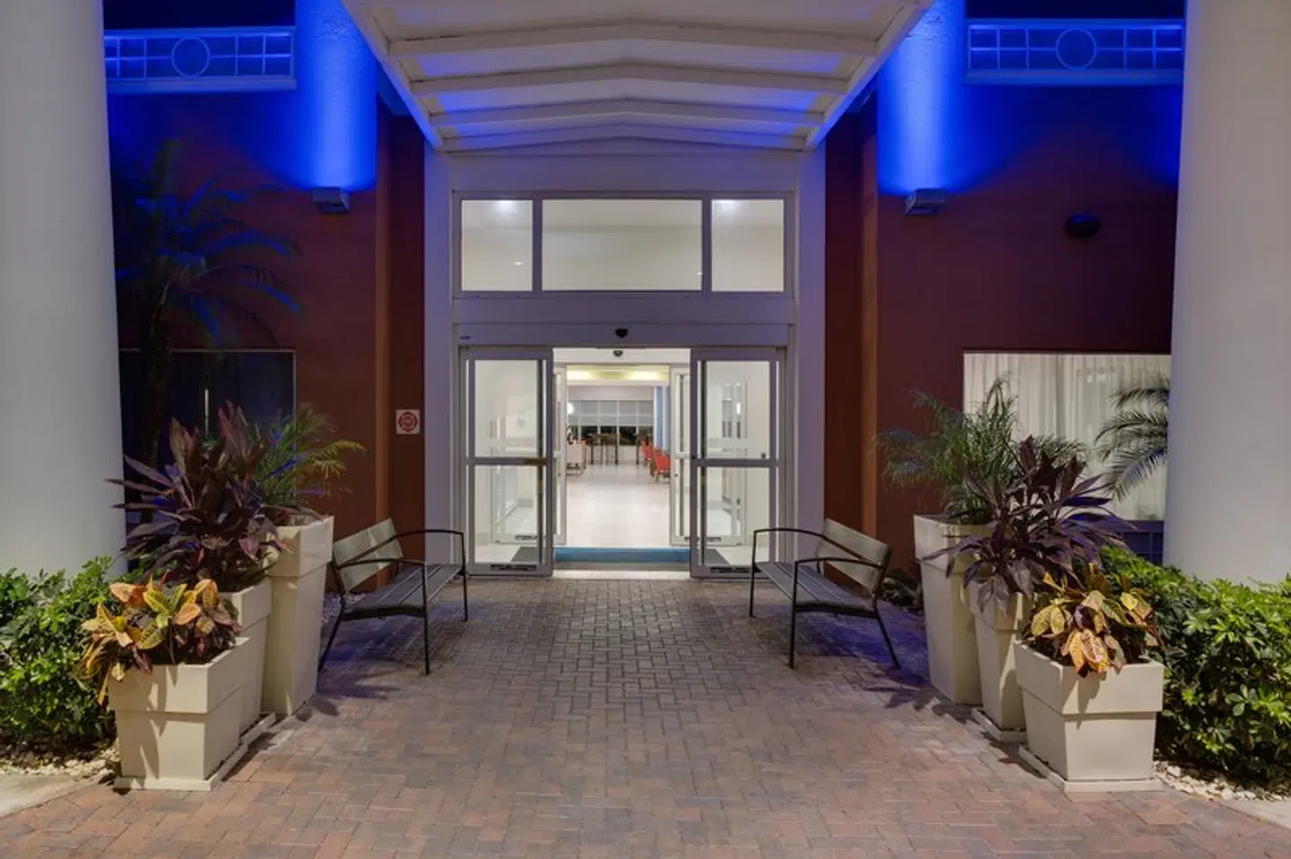 Holiday Inn Express & Suites Tampa-Fairgrounds-Casino by IHG LOUNGE_LOBBY