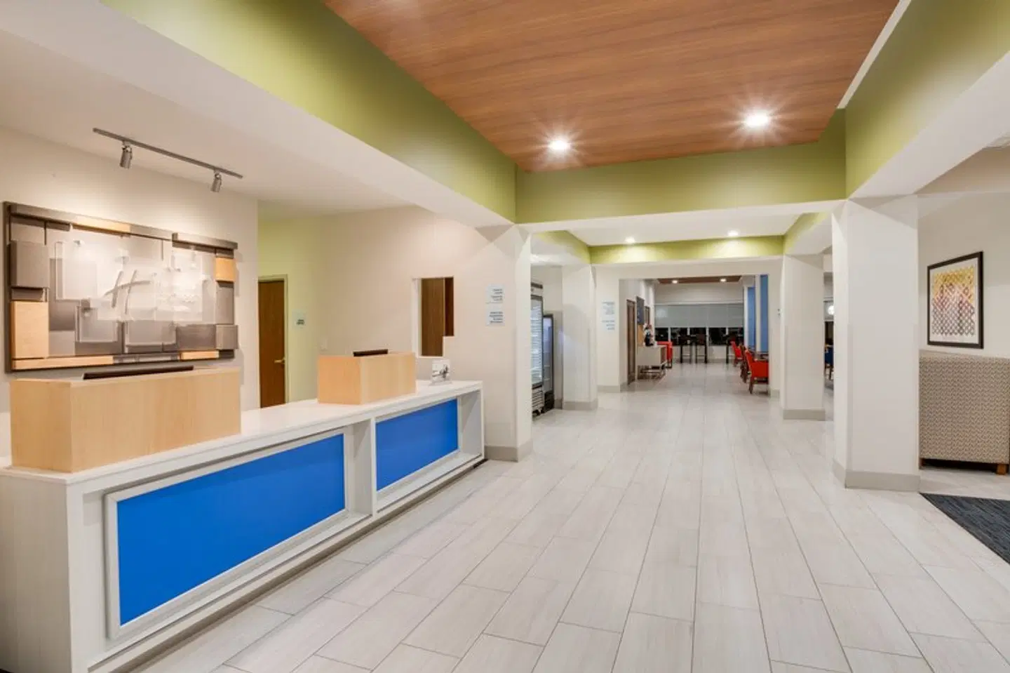 Holiday Inn Express & Suites Tampa-Fairgrounds-Casino by IHG LOUNGE_LOBBY