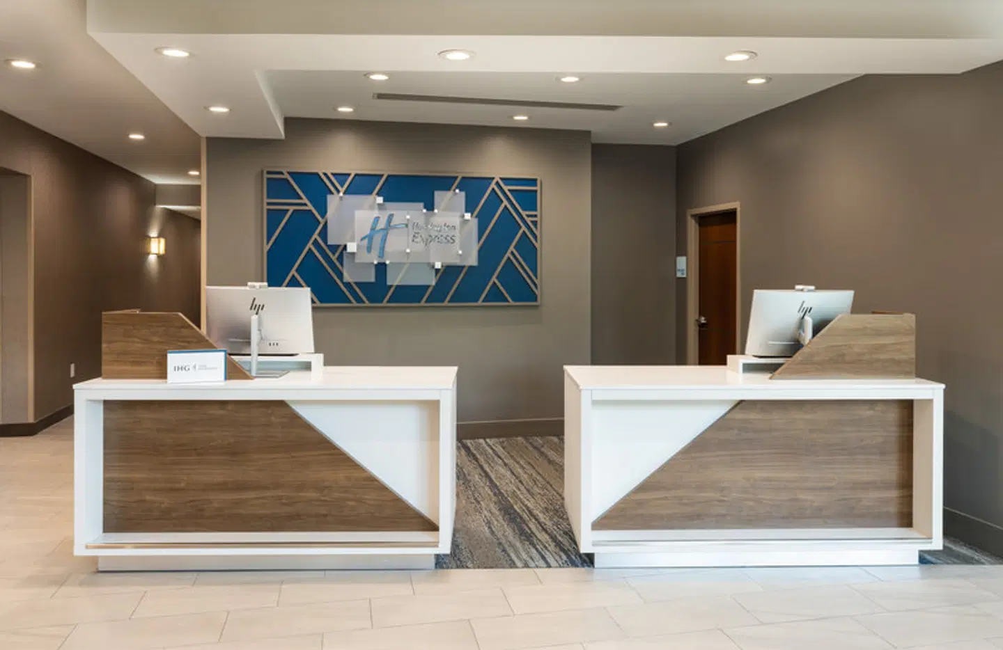 Holiday Inn Express Miami Airport Blue Lagoon Area ROOM_EXAMPLE