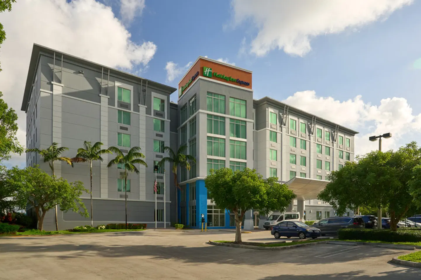 Holiday Inn Express Miami Airport Blue Lagoon Area EXTERIOR