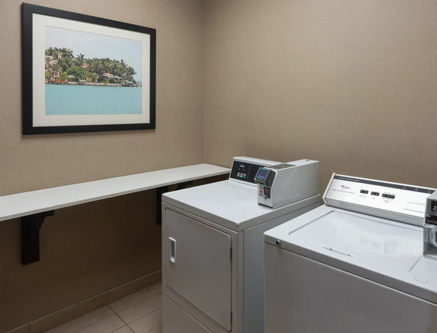 Holiday Inn Express Miami Airport Blue Lagoon Area ROOM_EXAMPLE