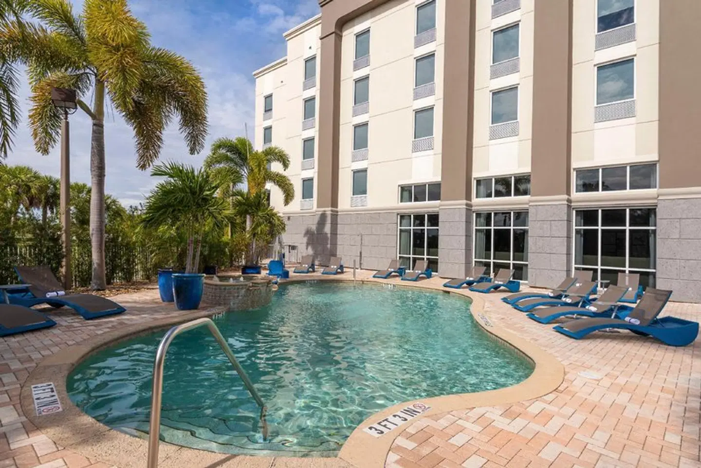 Hampton Inn & Suites Fort Myers-Colonial Blvd. OUTDOOR_POOL