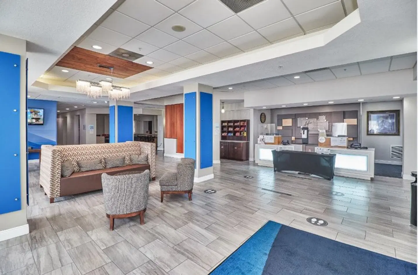 Holiday Inn Express & Suites Clearwater/Us 19 N by IHG LOUNGE_LOBBY