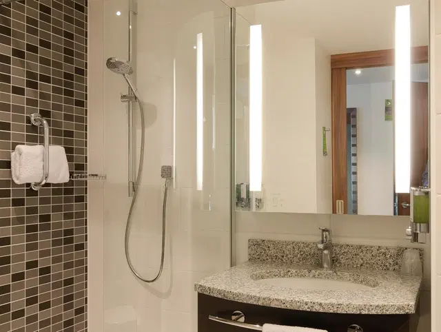 Hampton by Hilton Nürnberg City Centre Badezimmer
