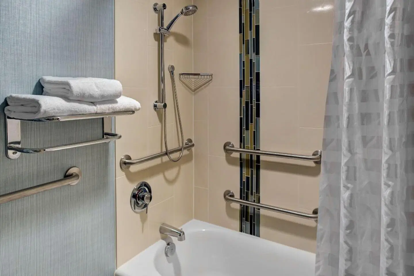 Hyatt Place Tampa Busch Gardens Badezimmer