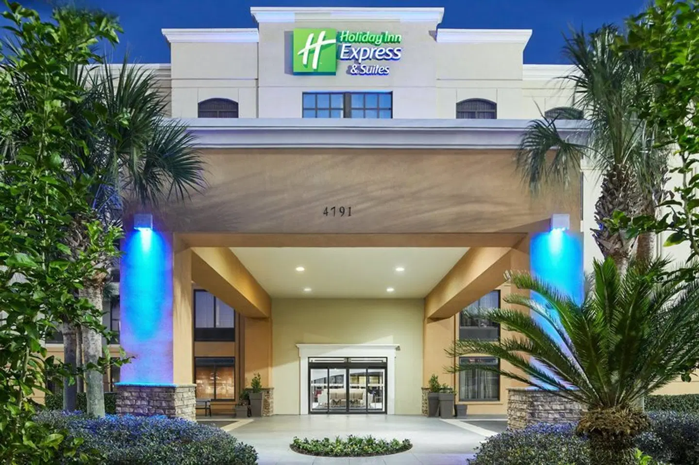 Holiday Inn Exp.&Suites South East/Medical Ctr Area EXTERIOR