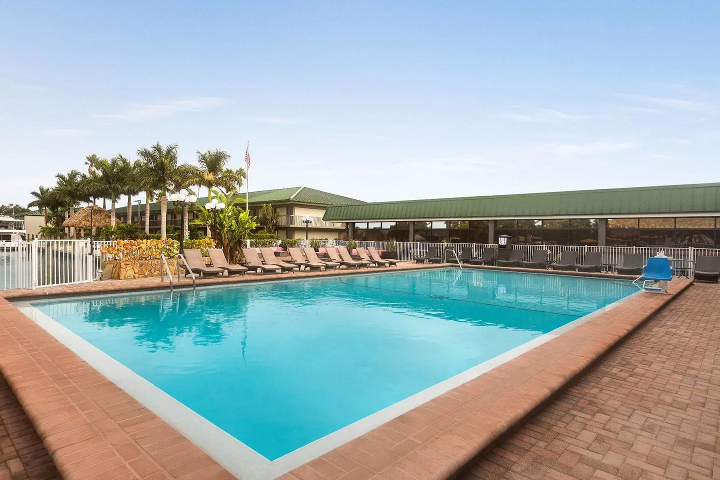 Ramada by Wyndham Sarasota OUTDOOR_POOL