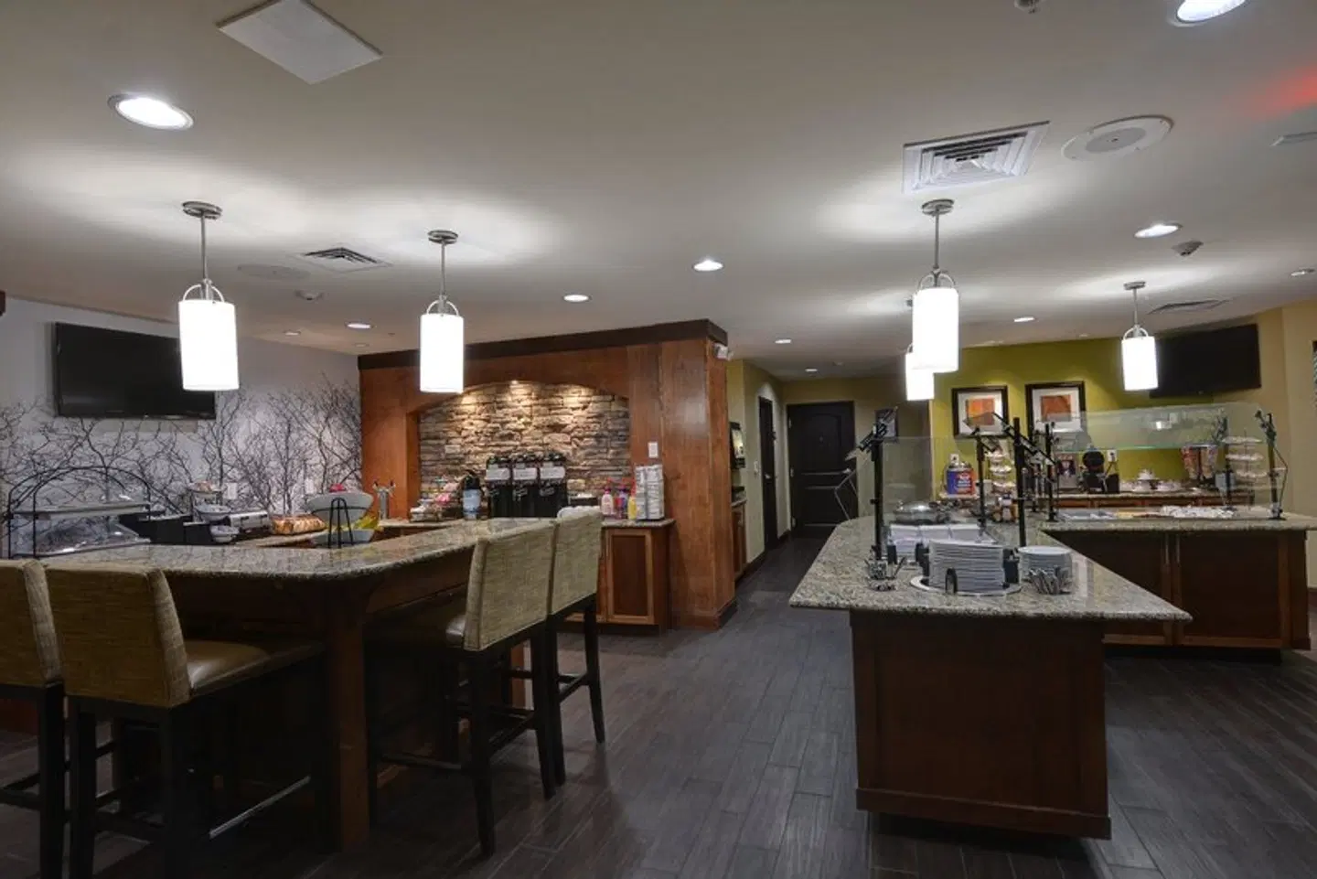 Staybridge Suites Lakeland West by IHG Bar