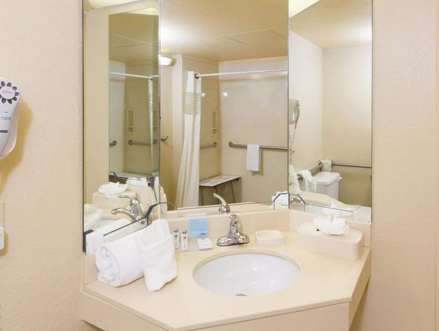 Hampton Inn St. Augustine Beach Badezimmer