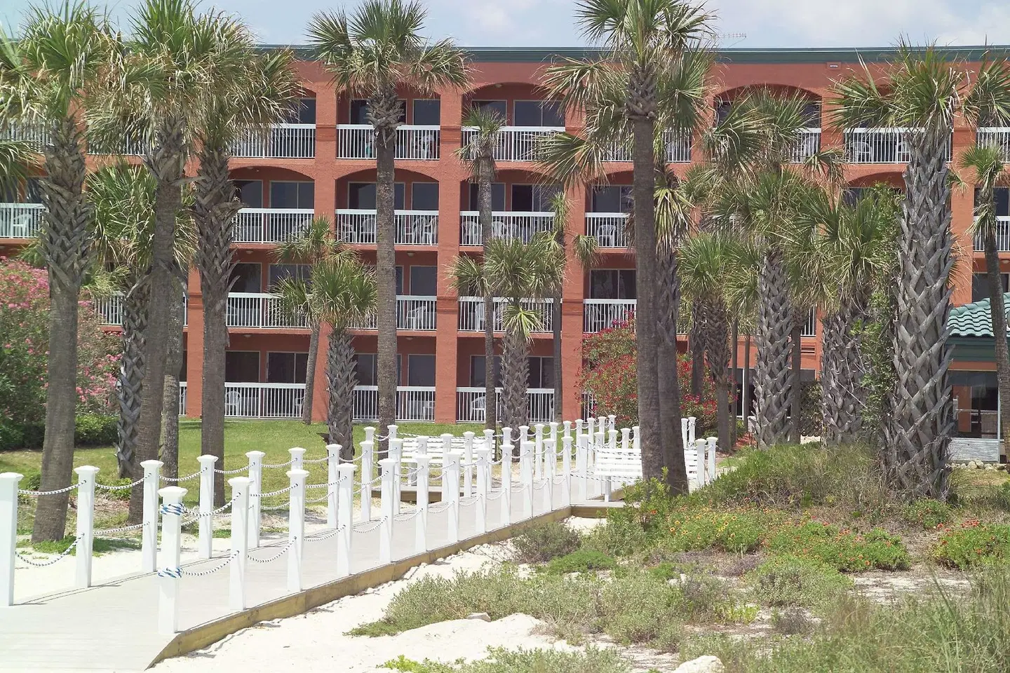 Hampton Inn St. Augustine Beach EXTERIOR