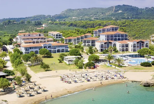 The Bay Hotel + Suites EXTERIOR