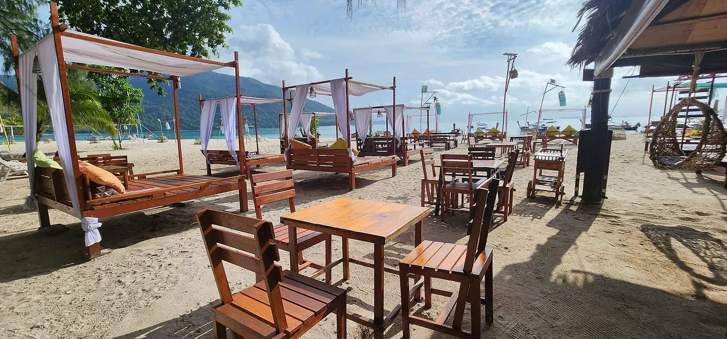 Lipe Beach Resort TERRACE