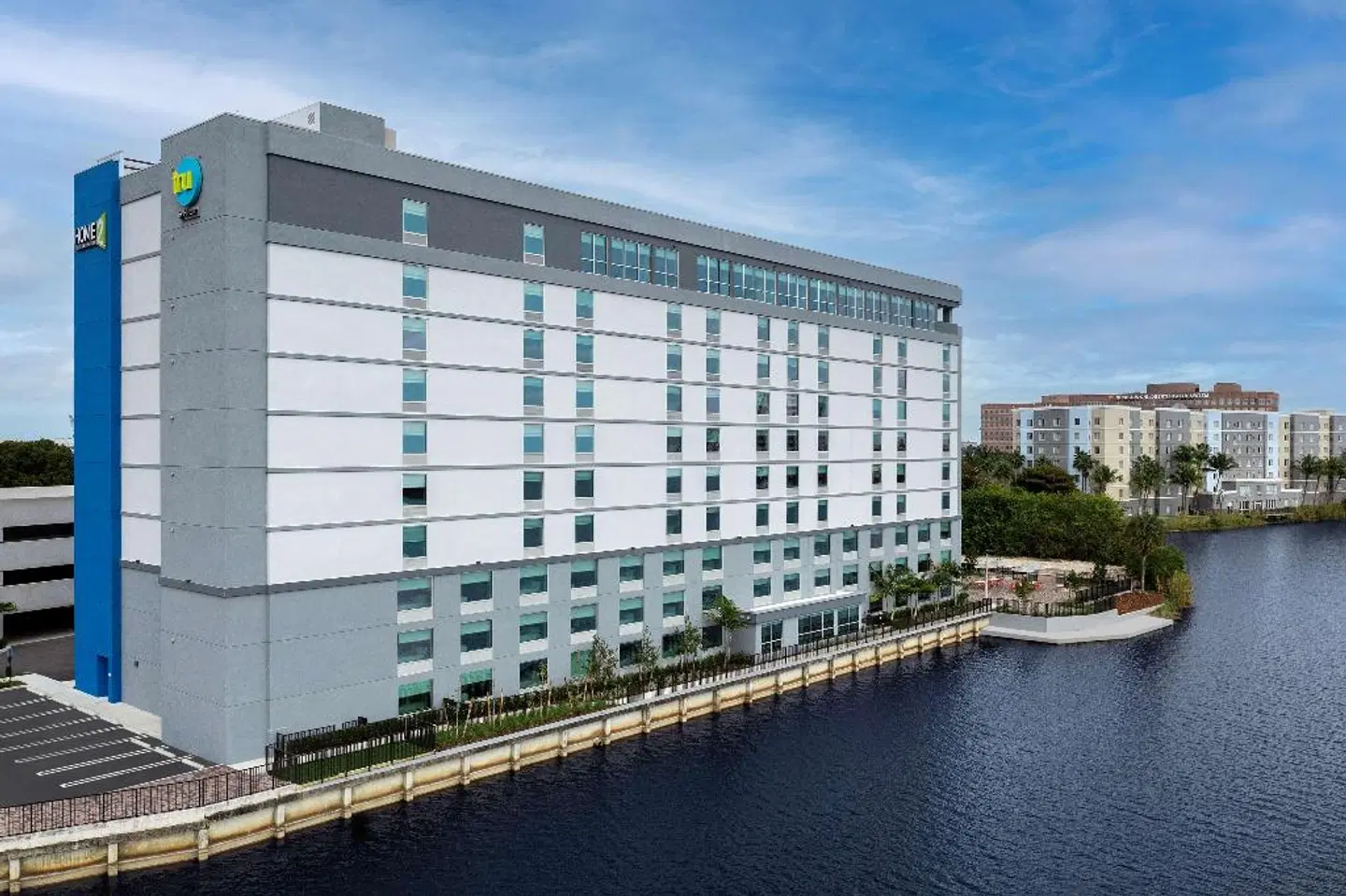 Home2 Suites by Hilton Miami Airport South Blue Lagoon Terrasse