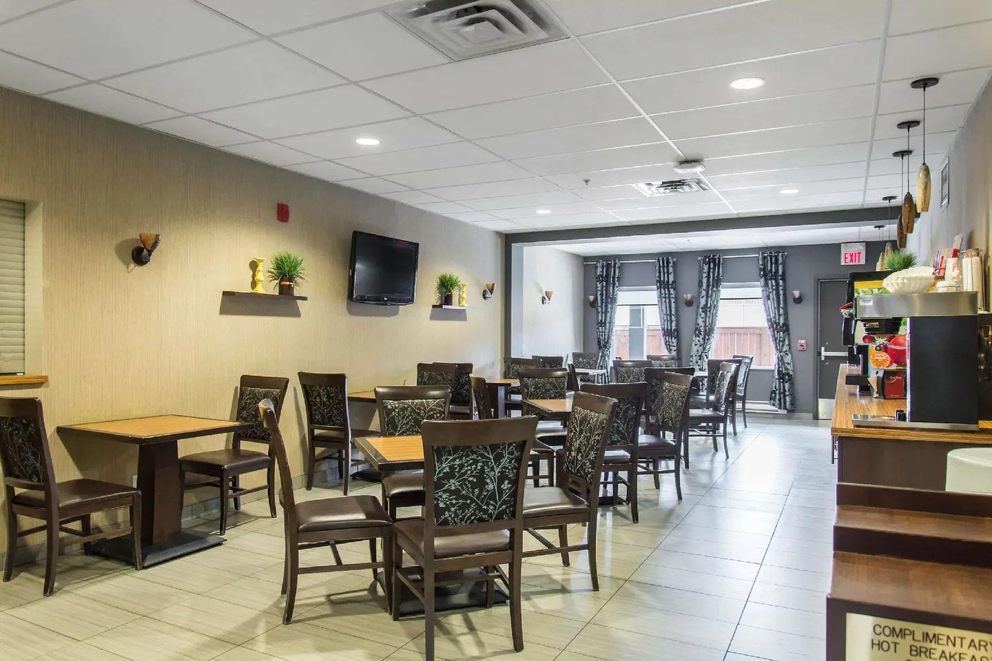 MainStay Suites Winnipeg Bar