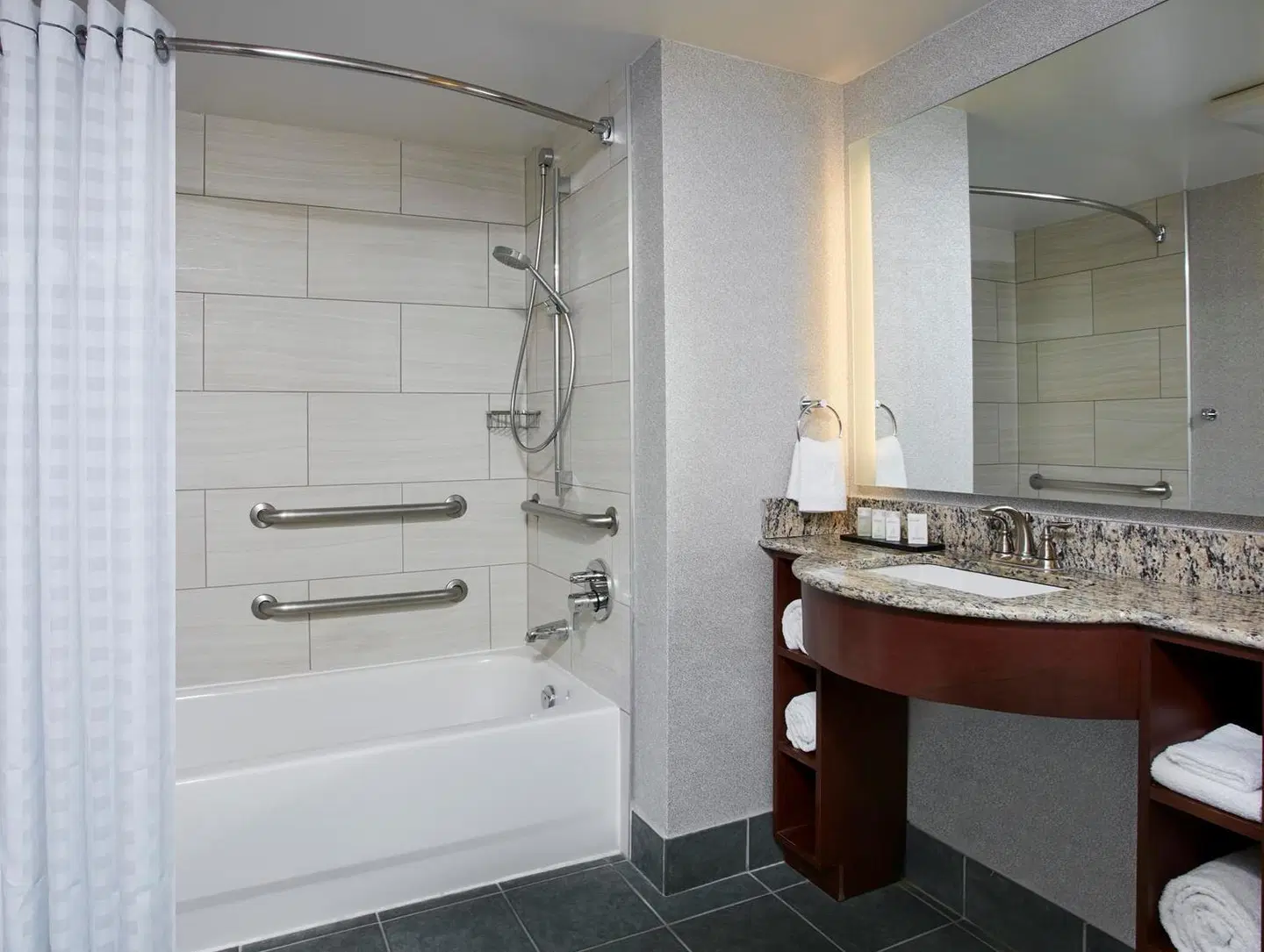 Embassy Suites by Hilton Orlando Airport Badezimmer