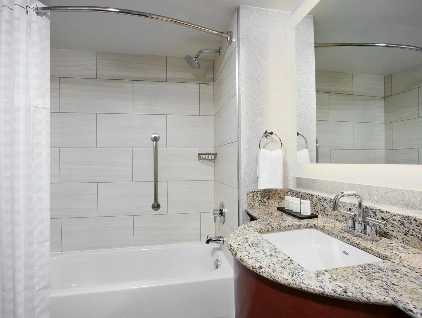 Embassy Suites by Hilton Orlando Airport Badezimmer