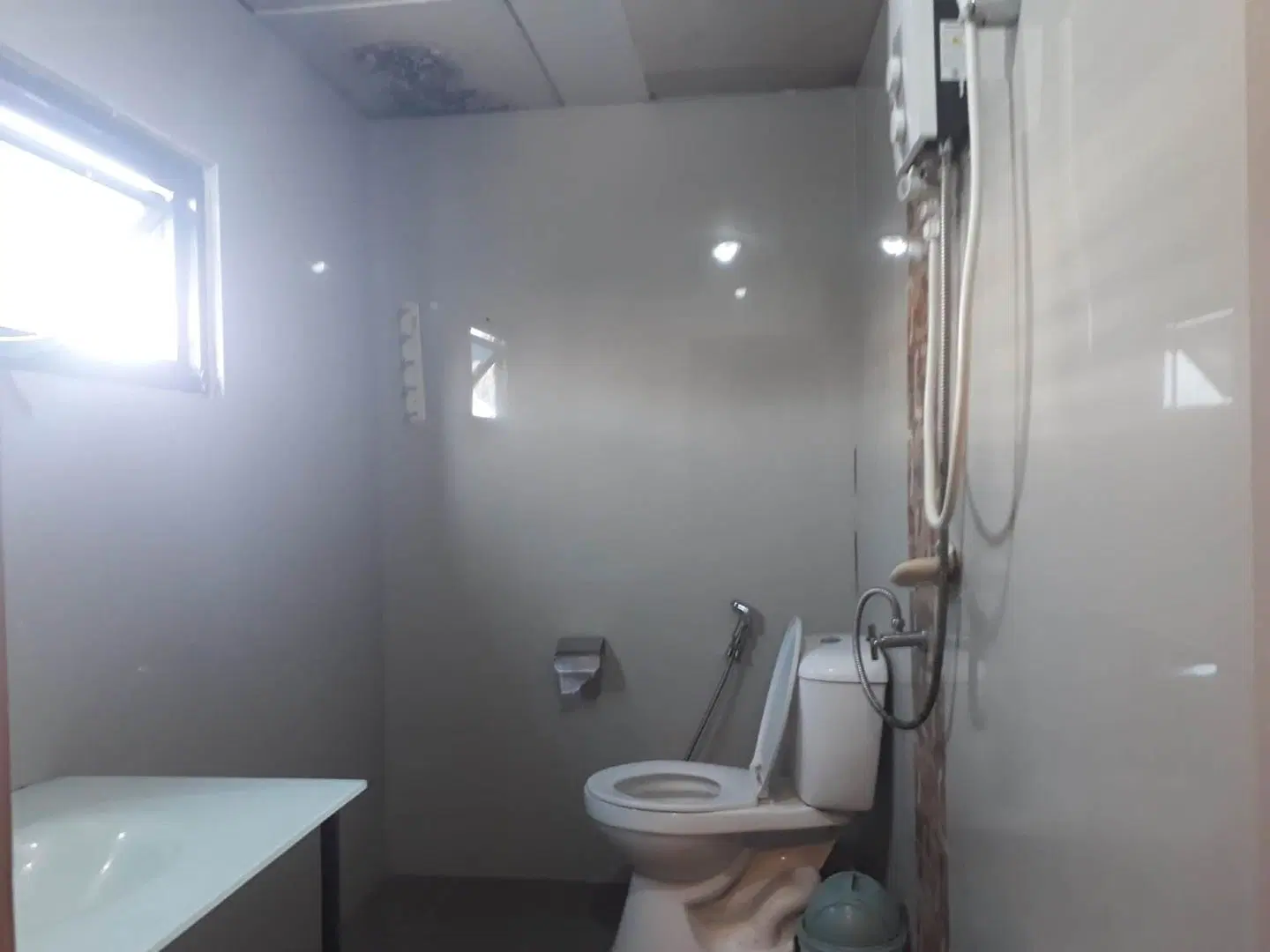 New Pind Balluchi Inn BATHROOM