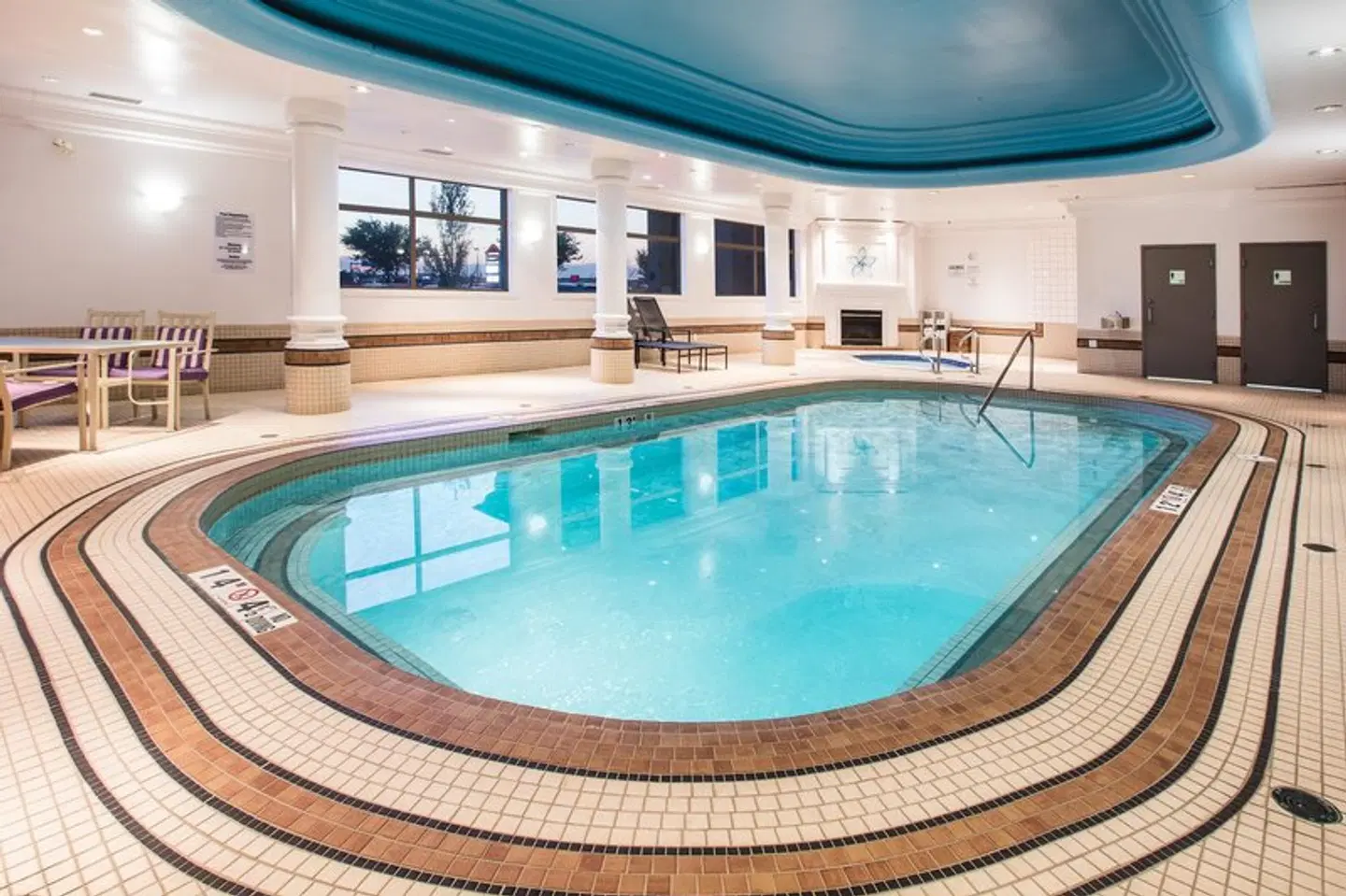 Holiday Inn & Suites Grande Prairie-Conference Ctr by IHG Hallenbad