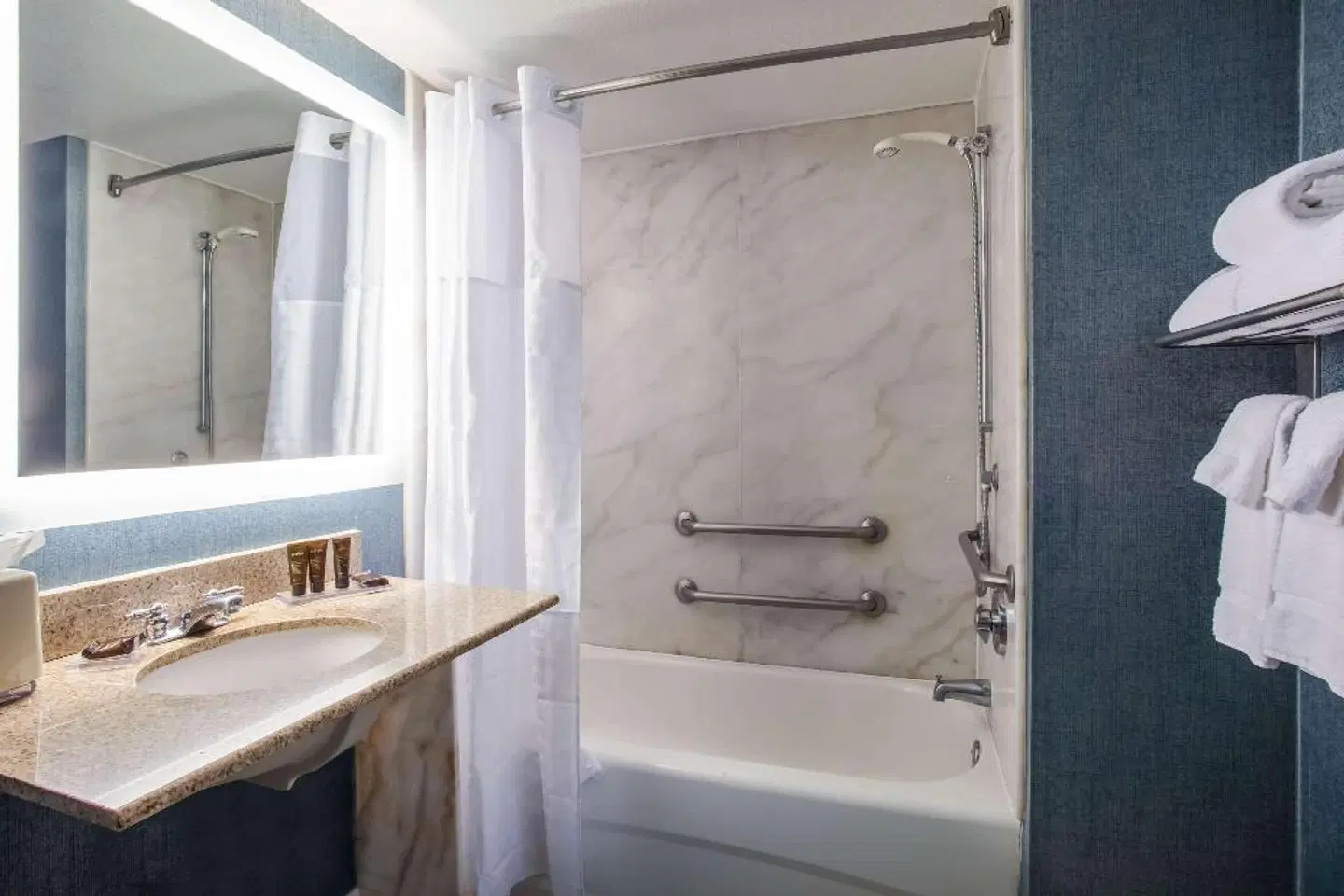 Wingate by Wyndham Orlando International Airport Badezimmer