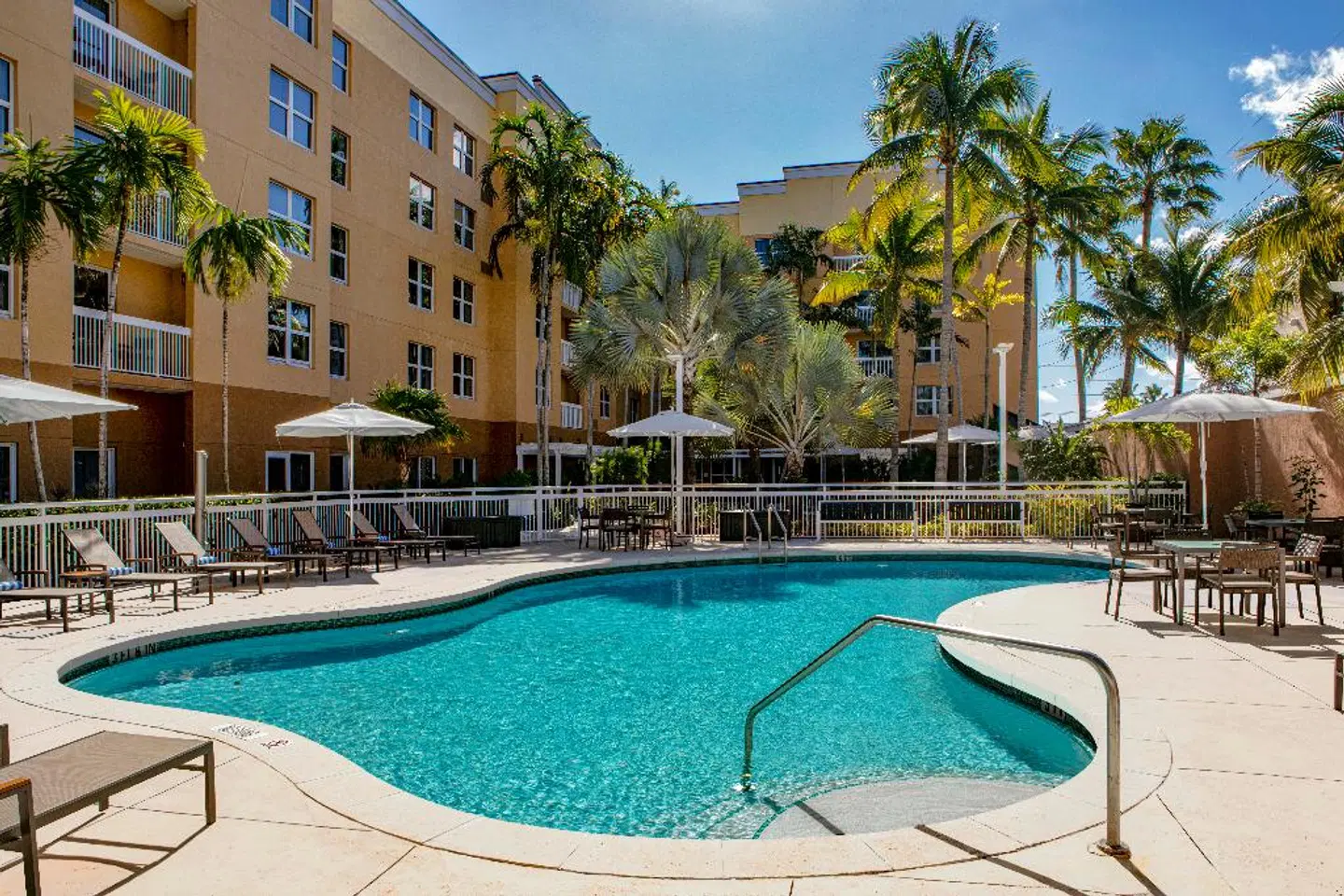 Courtyard by Marriott Miami Aventura Mall OUTDOOR_POOL
