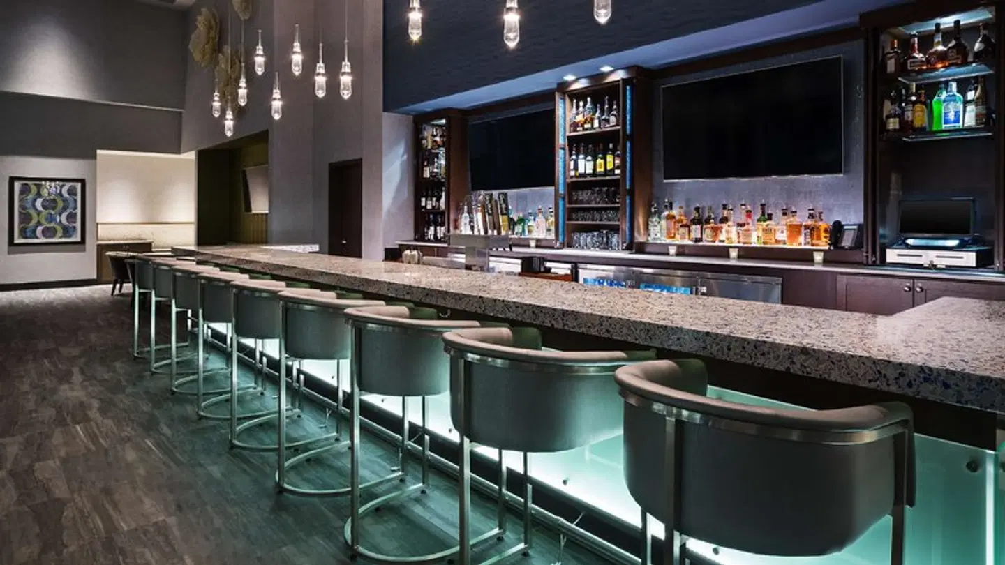 Hyatt Place St. Petersburg/Downtown Bar