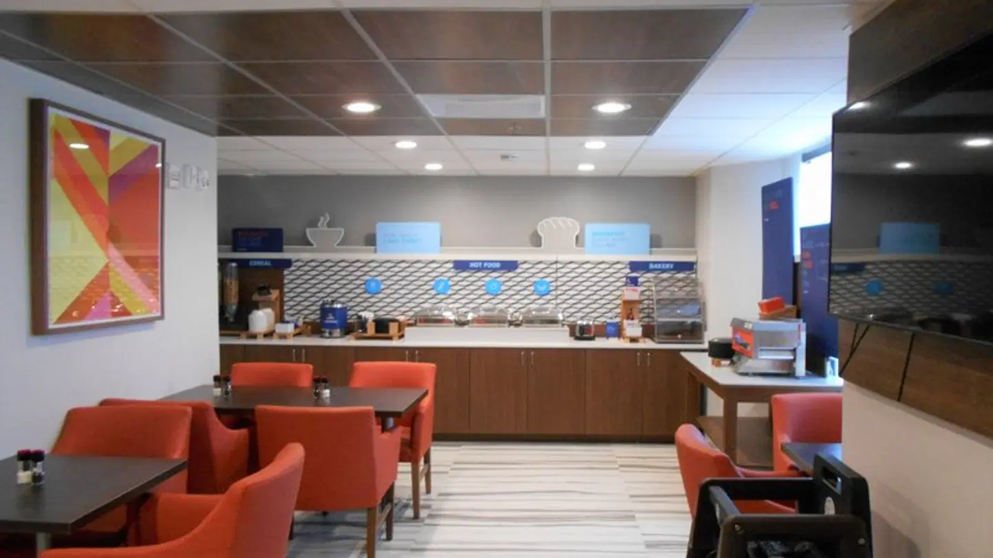 Holiday Inn Express St. Augustine Dtwn - Historic by IHG Bar