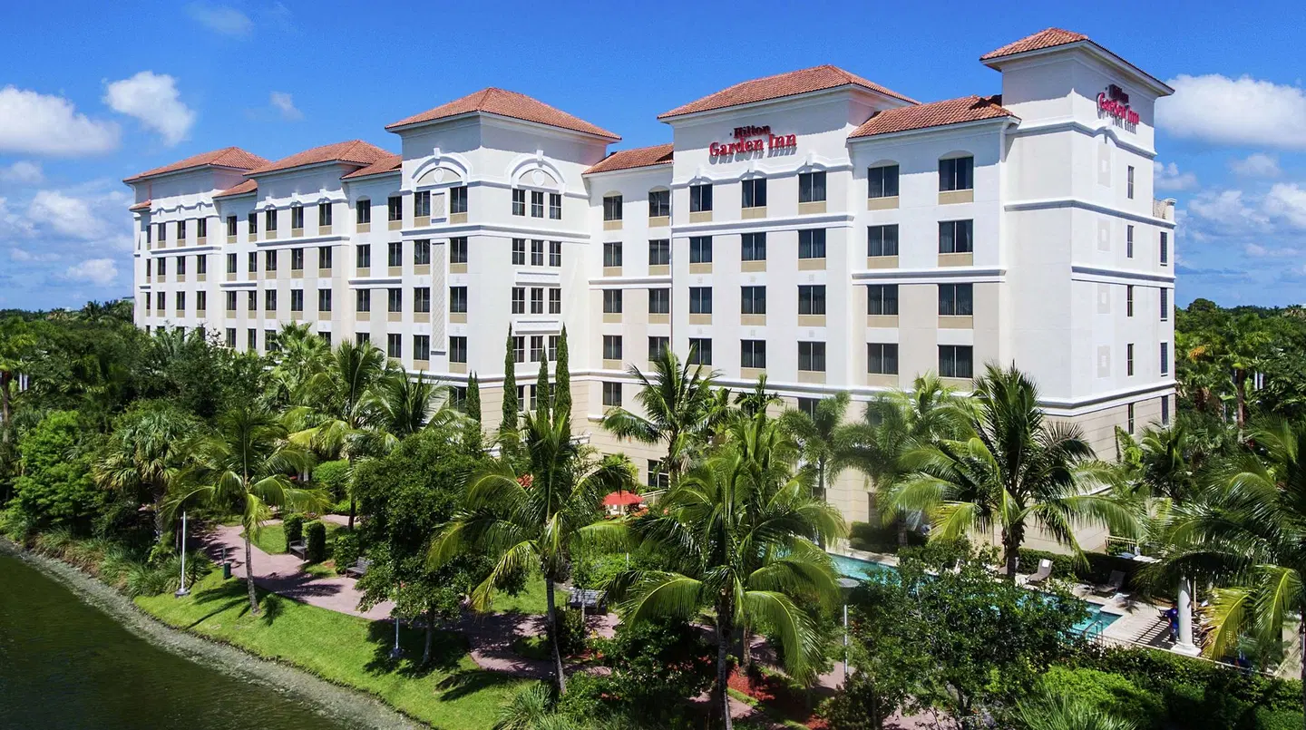 Hilton Garden Inn Palm Beach Gardens EXTERIOR