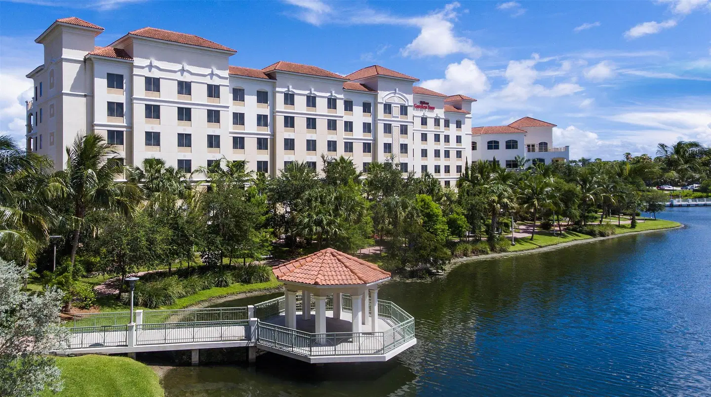 Hilton Garden Inn Palm Beach Gardens EXTERIOR