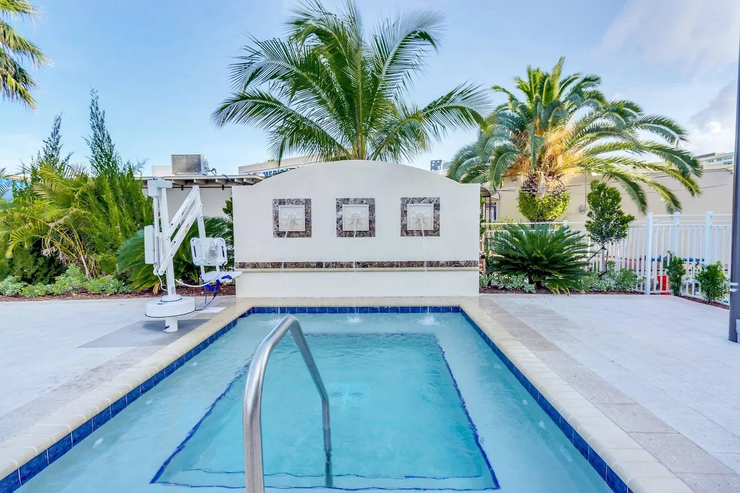 Courtyard by Marriott St. Petersburg Clearwater/Madeira Beach OUTDOOR_POOL