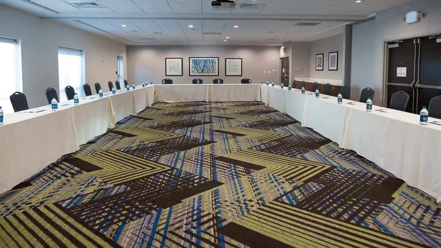Holiday Inn Express & Suites Tampa East - Ybor City by IHG Konferenz