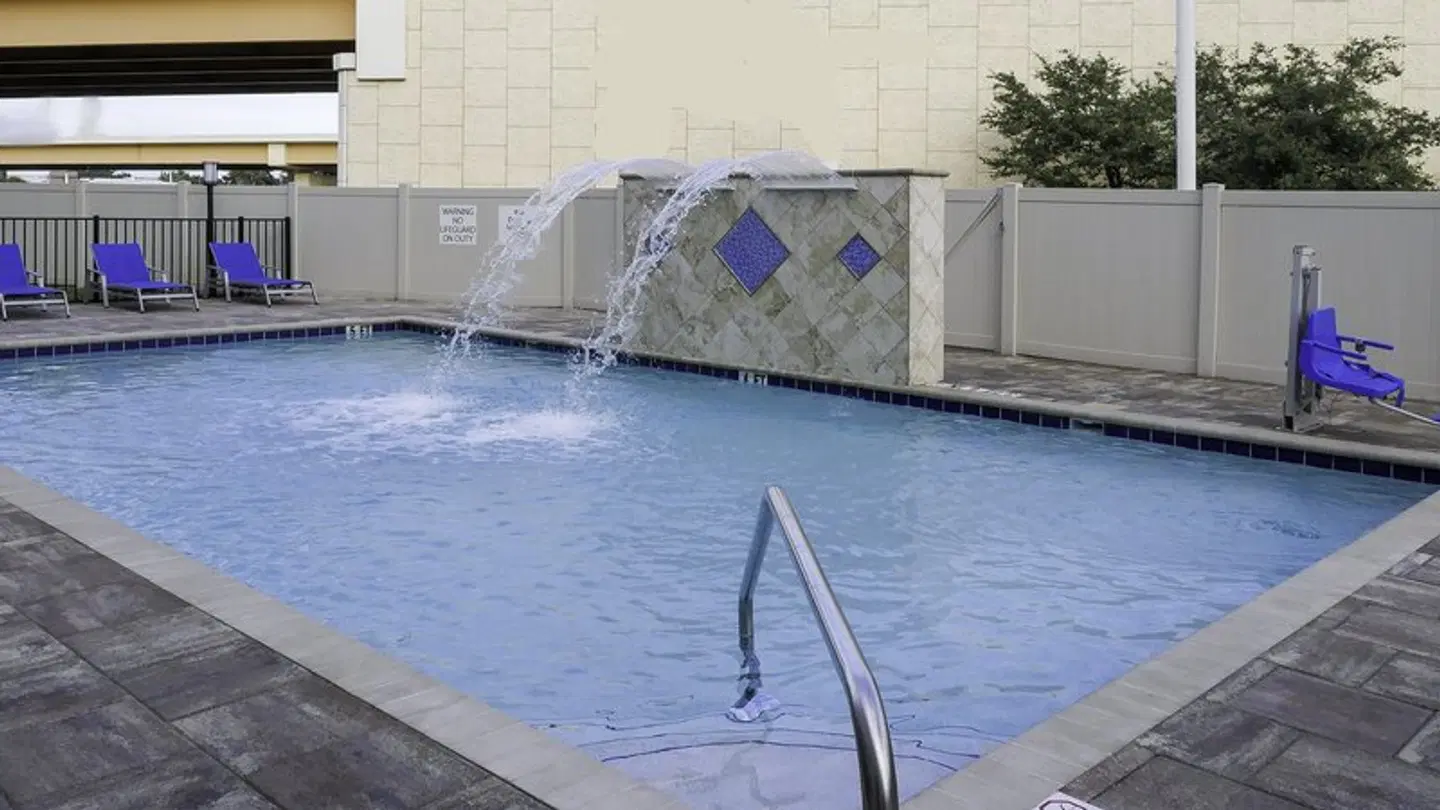 Holiday Inn Express & Suites Tampa East - Ybor City by IHG Hallenbad