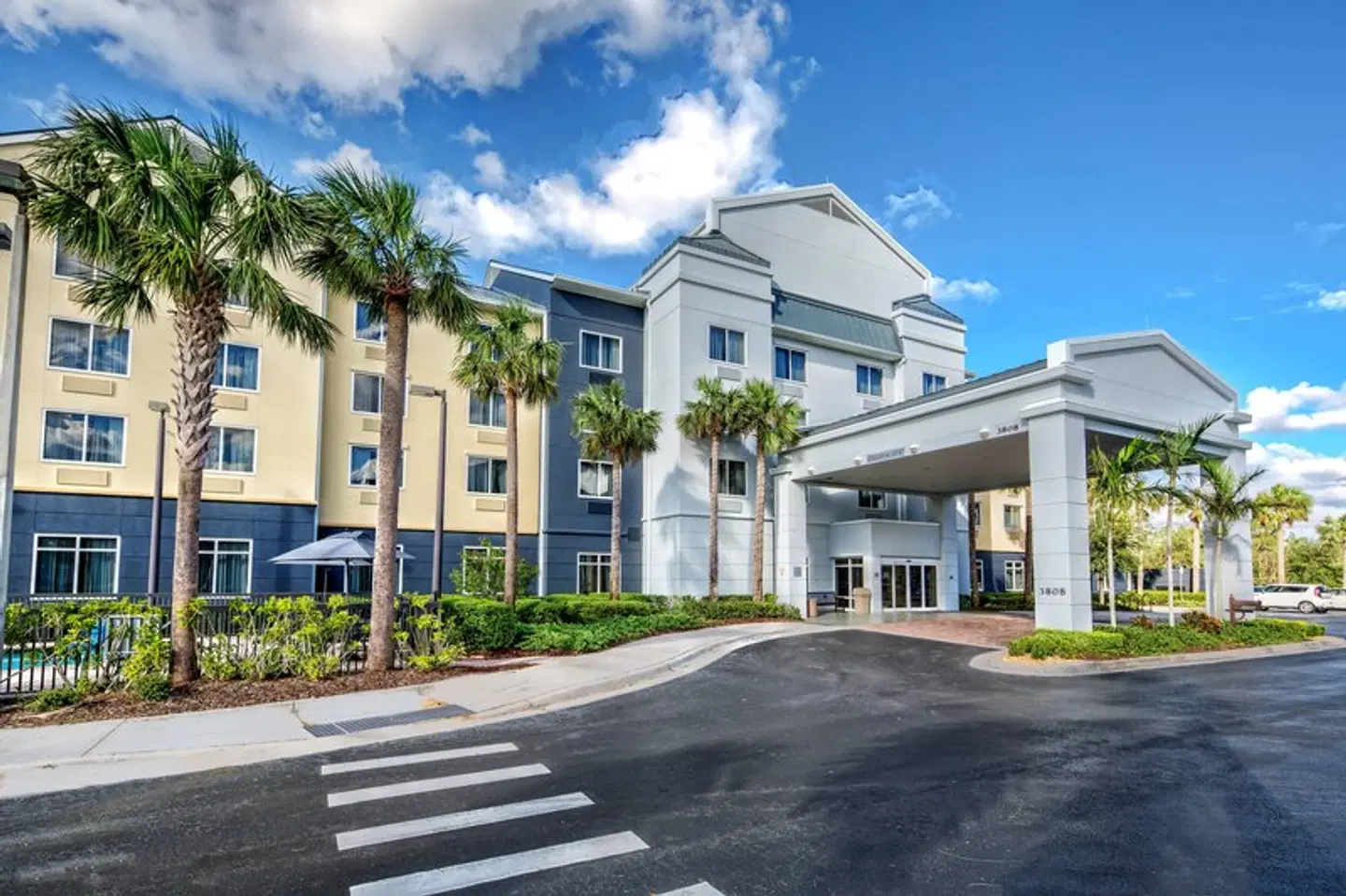 Fairfield Inn & Suites by Marriott Naples EXTERIOR