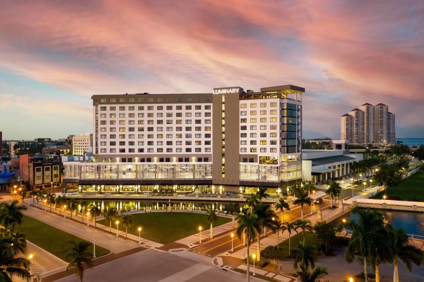 Luminary Hotel & Co., Autograph Collection EXTERIOR