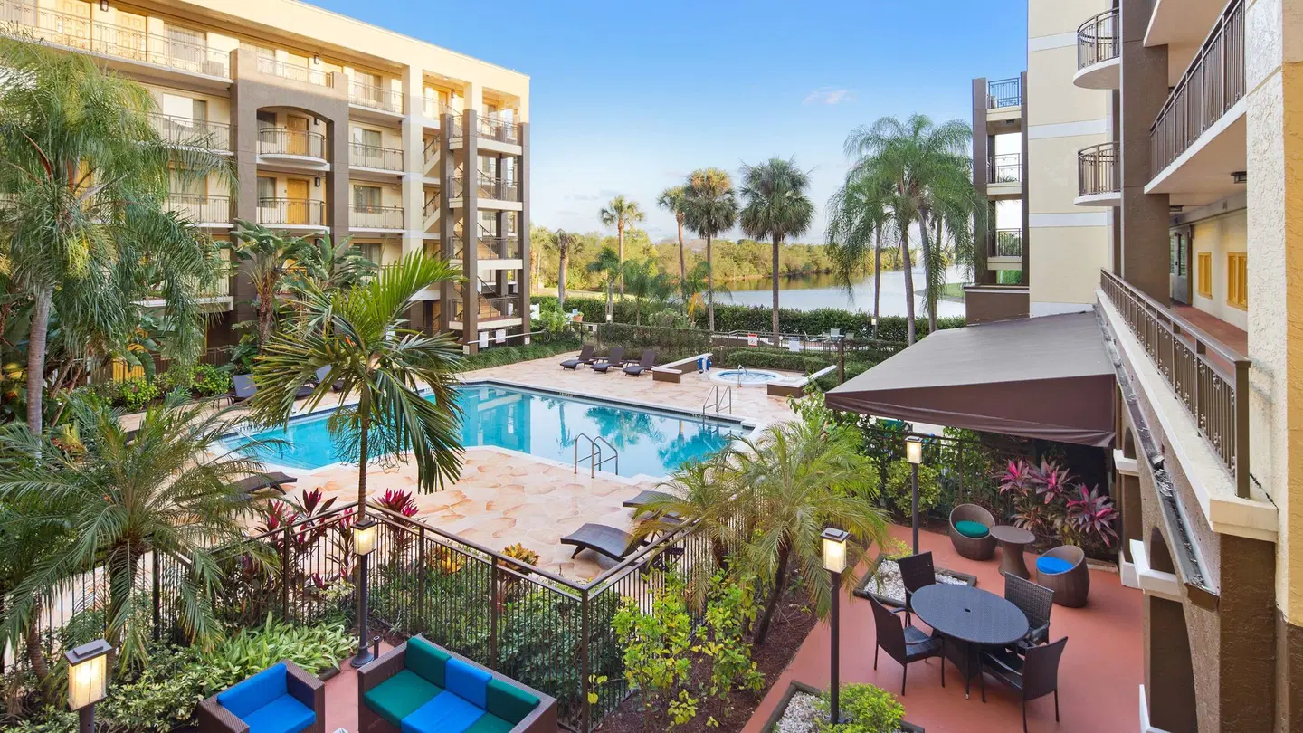 Best Western Plus Deerfield Beach Hotel & Suites EXTERIOR