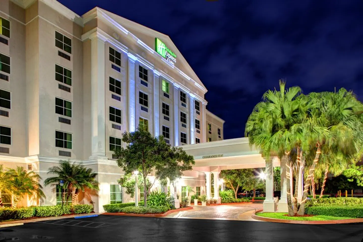 Holiday Inn Express & Suites Miami-Kendall by IHG EXTERIOR