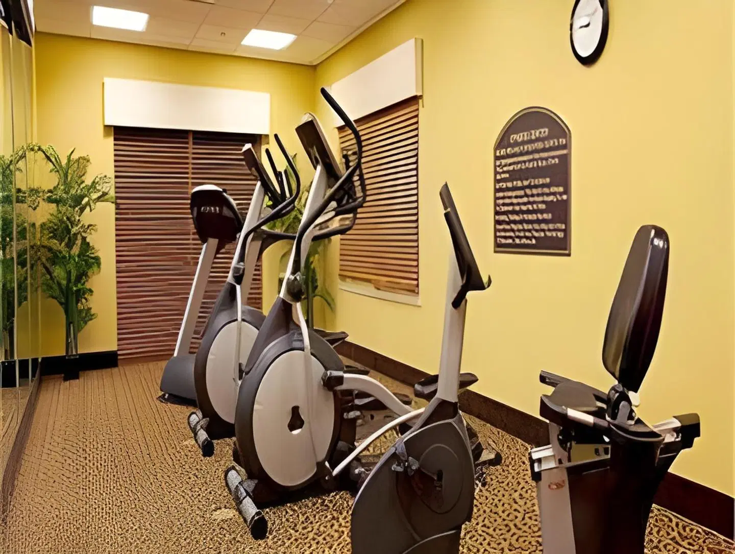Holiday Inn Express & Suites Chaffee-Jacksonville West by IHG SPORTS_AND_LEISURE