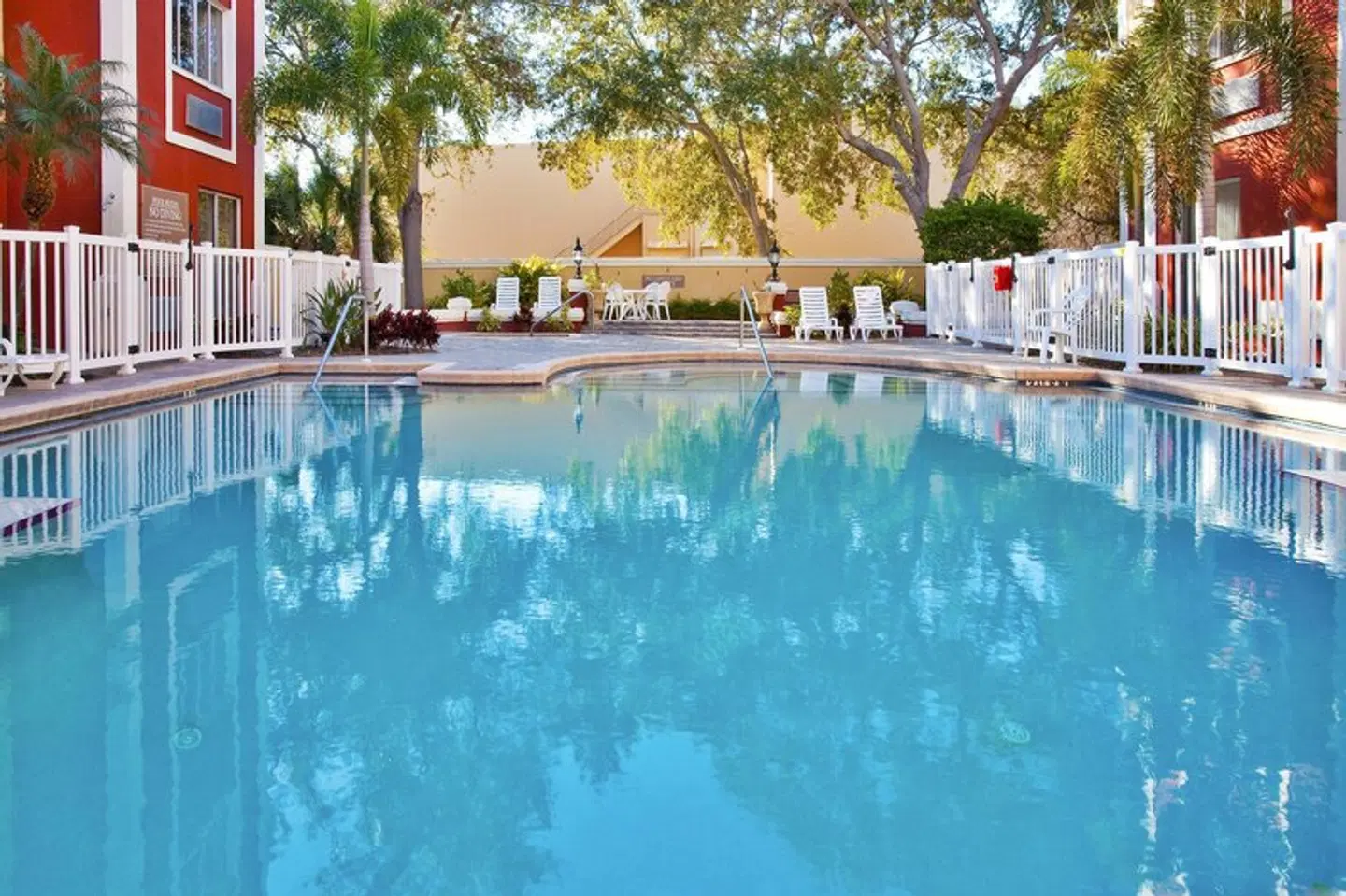 Holiday Inn Express & Suites Bradenton West by IHG OUTDOOR_POOL